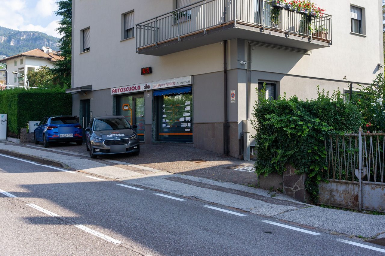 L'ingresso della sede di Trento, in via Venezia